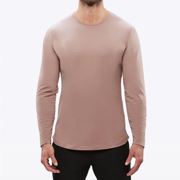 Cuts AO Long Sleeve Curve-Hem Tee - Picture 1 of 9